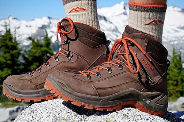 کفش کوهنوردی مناسب دماوند