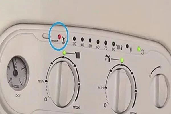 علت قرمز شدن چراغ پکیج