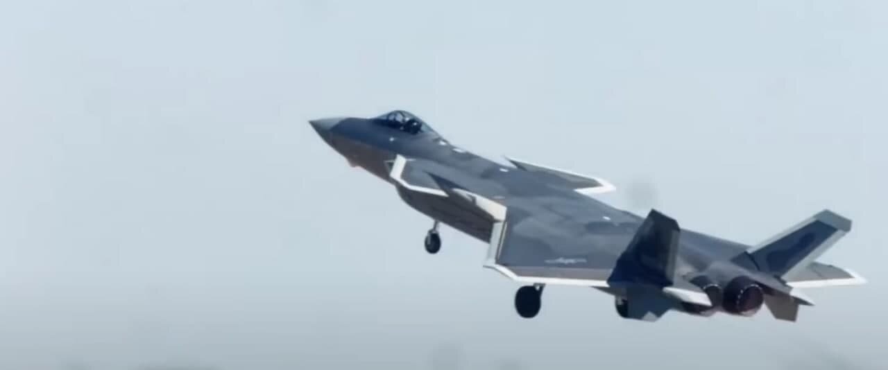 رقیب F-35 از چین بر می‌خیزد!/ عکس