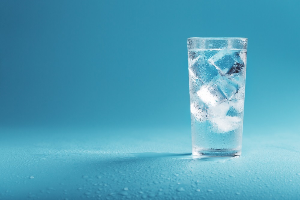 دلایل مضر بودن نوشیدن آب سرد در تابستان