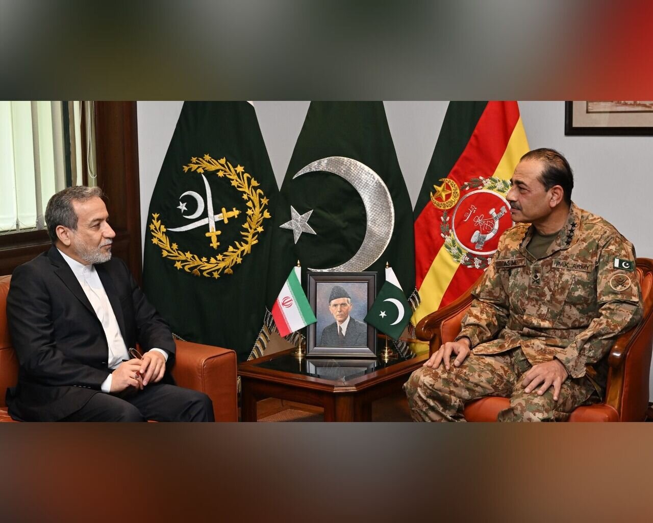 توافق فرمانده ارتش پاکستان و عراقچی بر افزایش همکاریها در منطقه