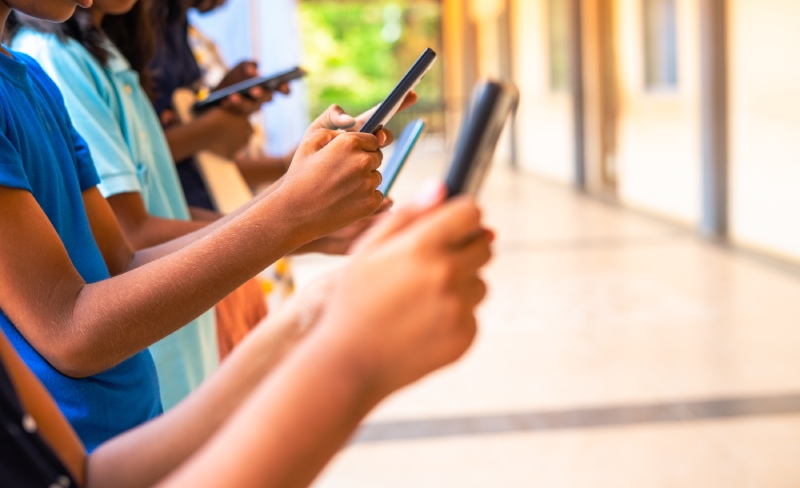 تأثیر استفاده از شبکه‌ های اجتماعی بر کاهش تمرکز در کودکان